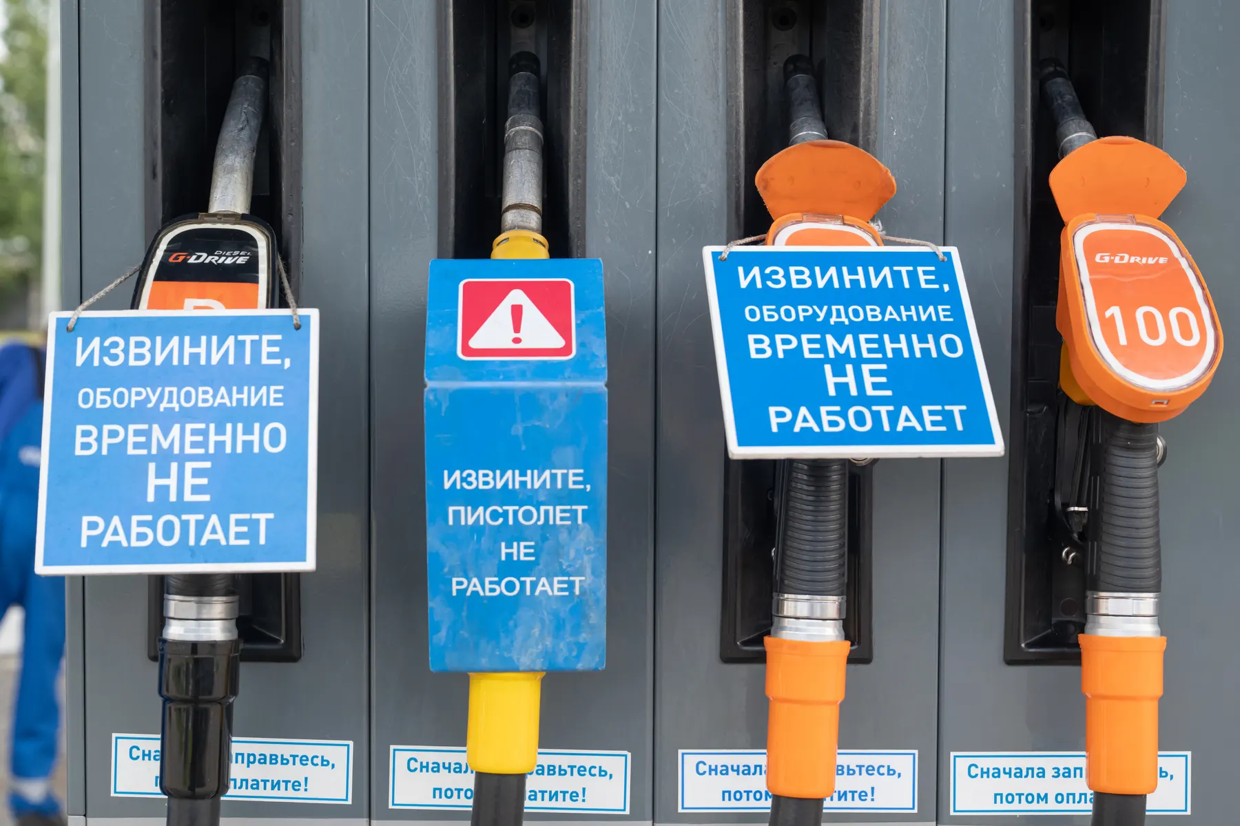 Федеральная антимонопольная служба возбудила дела в нескольких регионах из‑за резкого роста цен на бензин и выявила признаки картельного сговора на оптовом рынке нефтепродуктов.