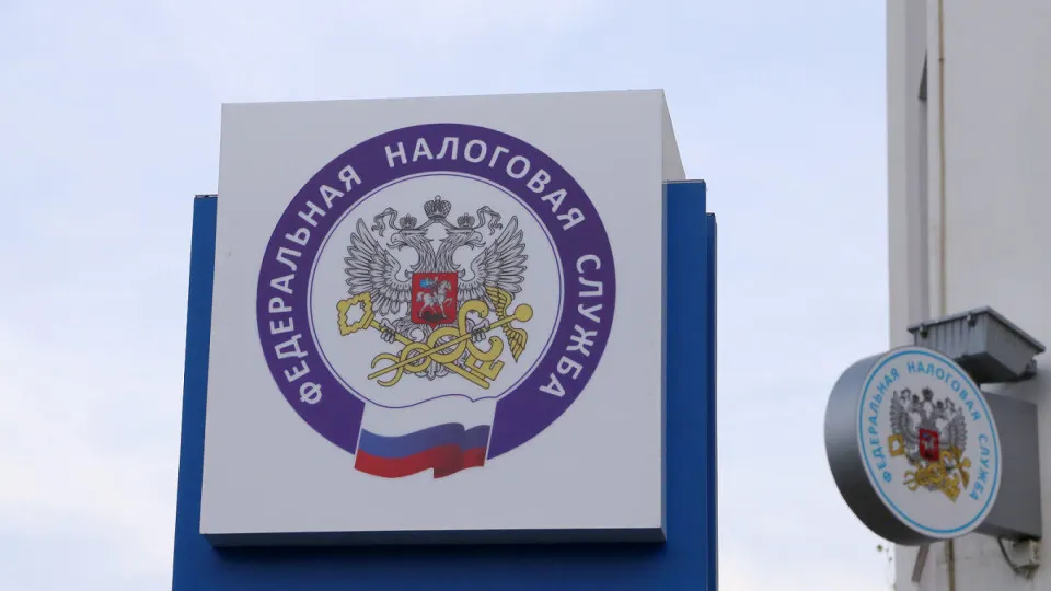 Несколько волн повышения налогов и ужесточение собираемости привели к тому, что ненефтегазовые доходы консолидированного бюджета в первом квартале 2026 года достигли 31,6% ВВП; государство изъяло у бизнеса и граждан 15,8 трлн рублей, и бюджетный дефицит к июню превысил 6 трлн рублей.