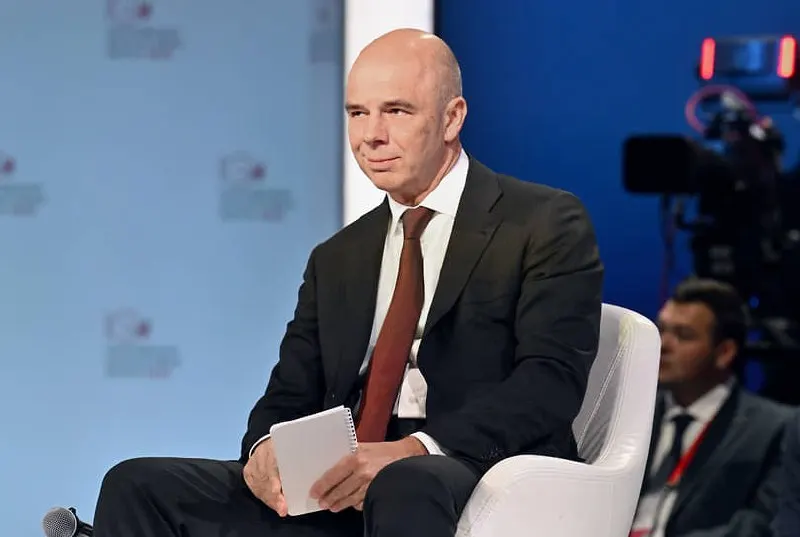 Глава Минфина заверил, что бюджет полностью обеспечен ресурсами и обязательства будут исполнены; дефицит на 2026 год оценивается в 6,46 трлн руб, примерно 2,8% ВВП.