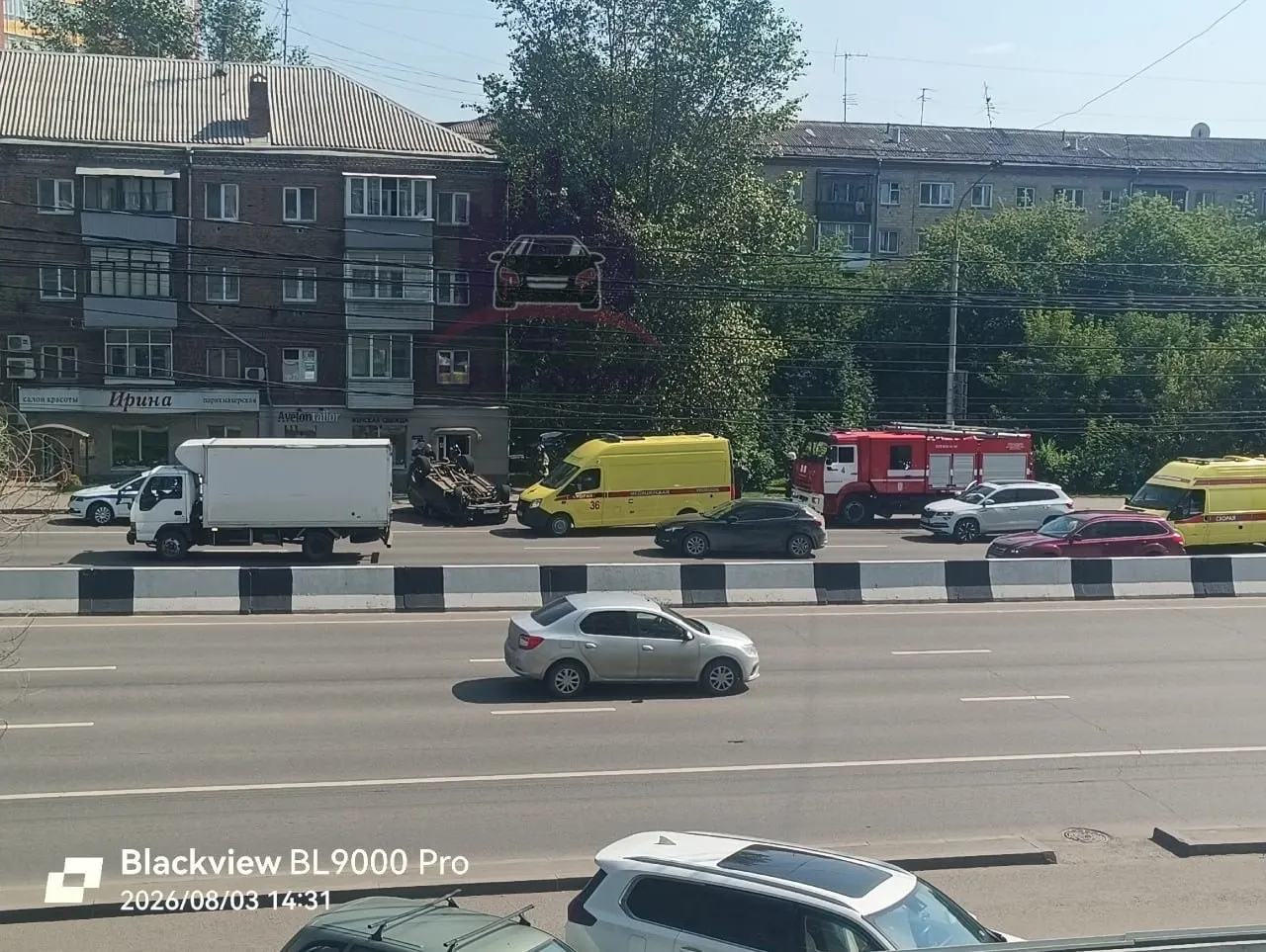 На участке Партизана Железняка произошло ДТП: перевернулся автомобиль, есть пострадавшие, движение затруднено.