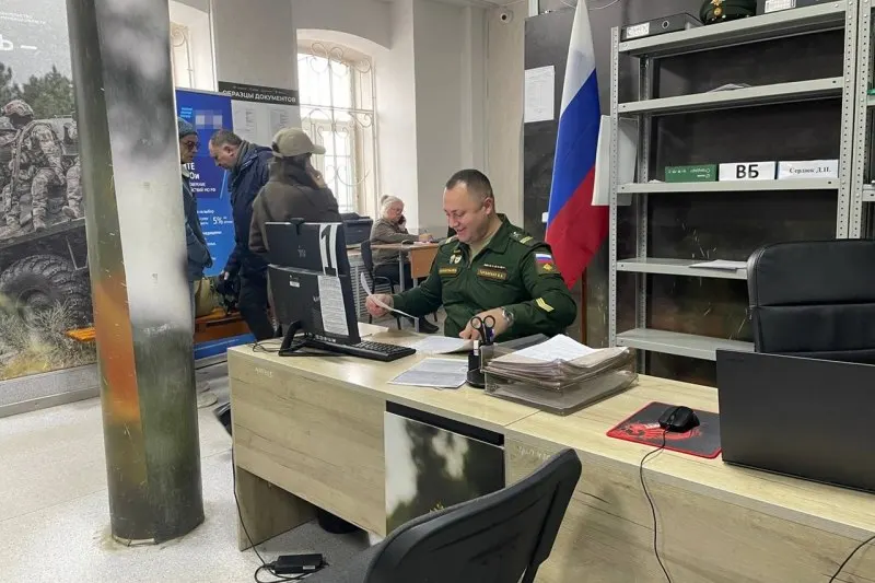 Официальные лица заявляют, что массовая мобилизация в стране не планируется; рост контрактников в армии подтверждает продолжение набора по контракту.