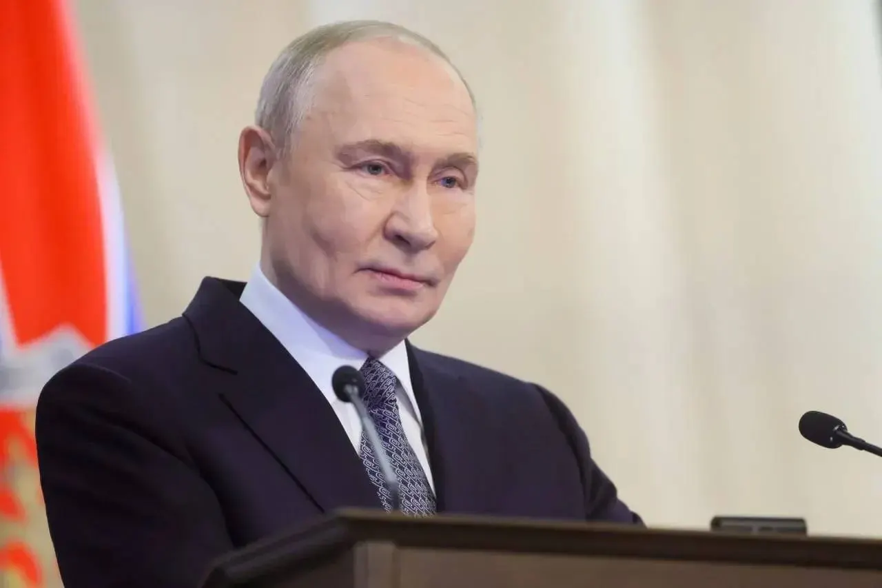 Президент подчеркнул решительность и героизм десантников, их вклад в специальную военную операцию и выразил уверенность в их дальнейшем служении.