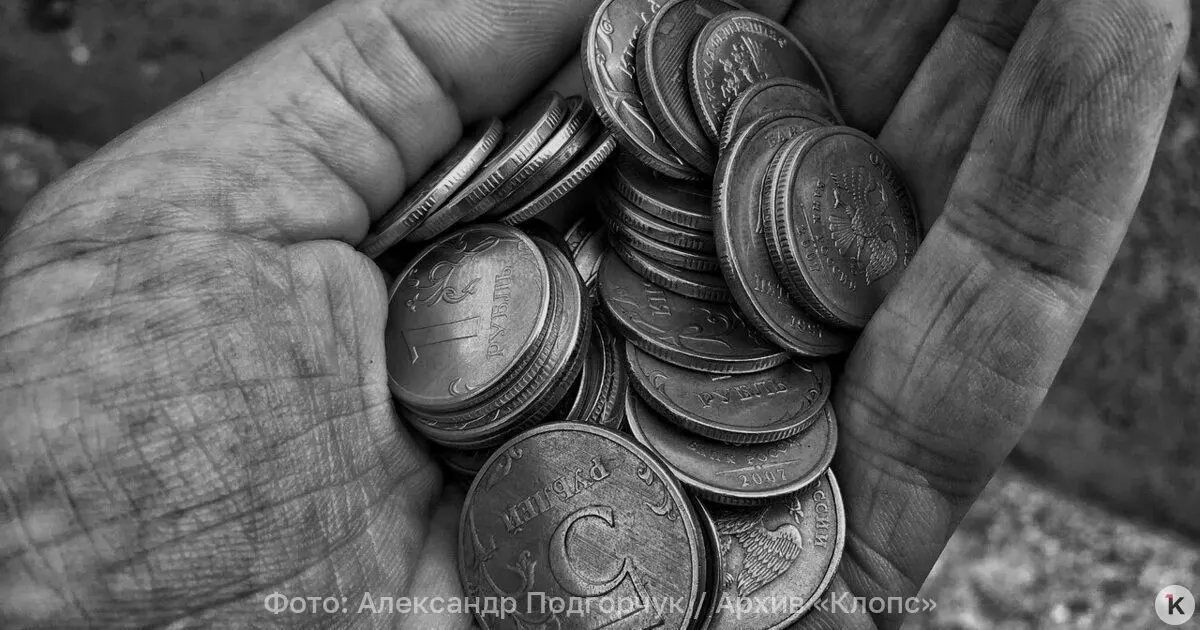 Средняя пенсия по старости на 1 июля 2026 года достигла 27 224 рубля; работающие пенсионеры получают около 24 929 рублей, неработающие — 27 850.