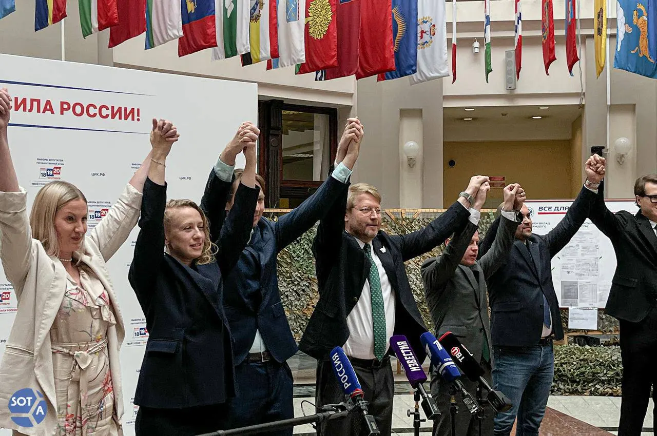 Эмигрантские политики запустили кампанию в поддержку партии «Яблоко» перед парламентскими выборами в сентябре, призывая граждан прийти к участкам в любом городе России.