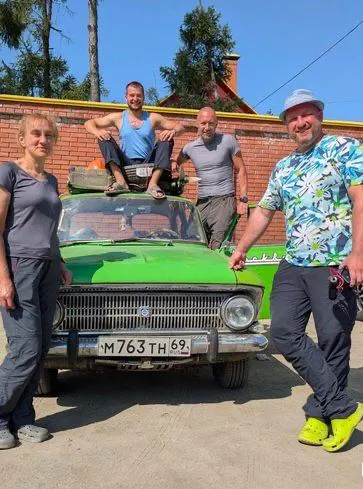 Путешественники на старом «Москвиче» начали новый этап экспедиции, чтобы показать доступность туризма и вдохновлять людей путешествовать по всей стране.