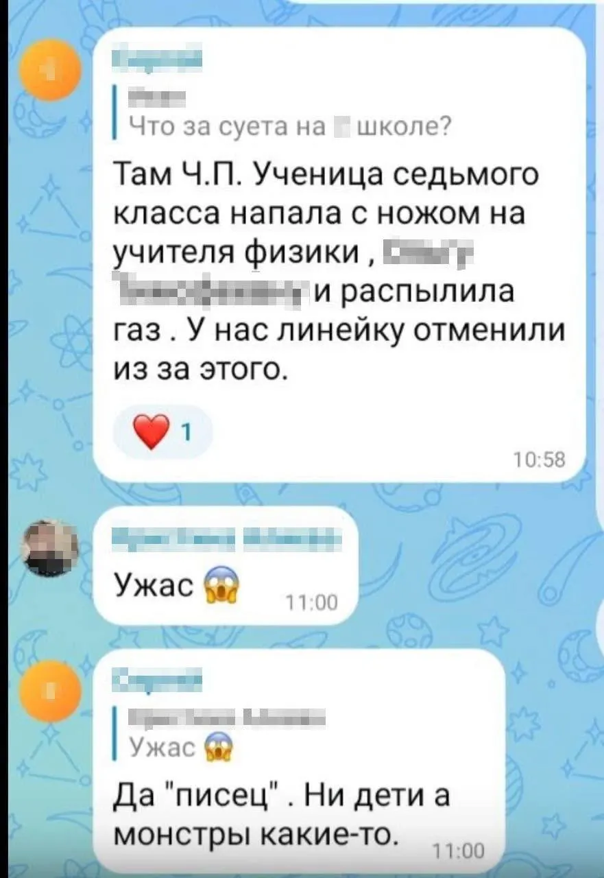Ученица седьмого класса напала на учительницу во время линейки в школе Канска; пострадали семь человек, их госпитализировали.