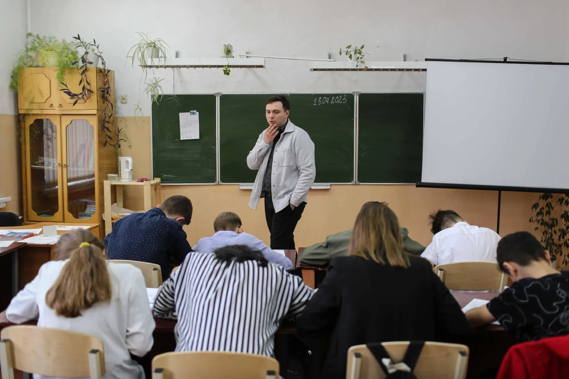 Повышение учебной нагрузки обсуждается на фоне добавления ещё одного часа истории в расписание.