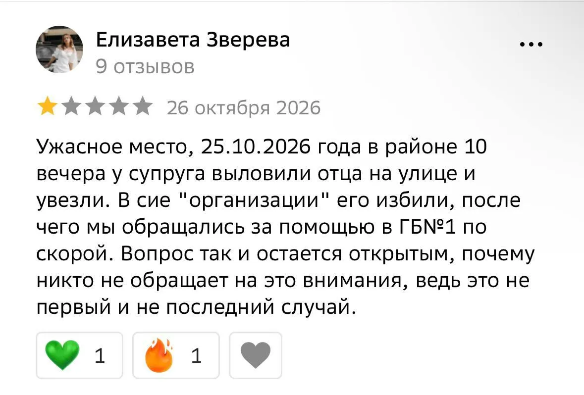 Мужчин задерживают на улицах и доставляют в пункт отбора, где под давлением требуют подписать контракт на отправку на войну; родственники и очевидцы сообщают о нарушениях и отсутствии возможности связаться с близкими.