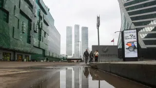 Большинство российских работодателей приостановили расширение штата из-за охлаждения спроса и переходят к точечному найму и частичной занятости, что помогает удерживать безработицу на минимальных уровнях.