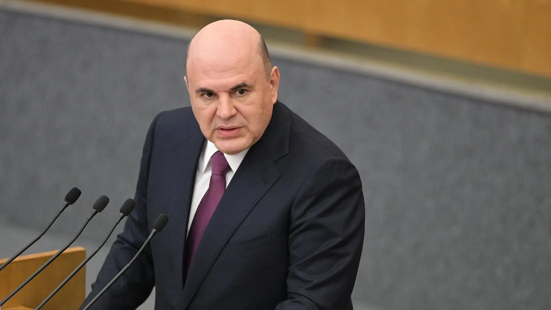 Ассоциация компаний электронной торговли выступила против резкого введения полного НДС на импортные товары и настаивает на поэтапном подходе, чтобы избежать ухода покупателей в нерегулируемые каналы и падения выручки российских продавцов.