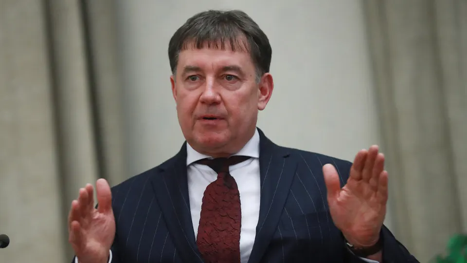Мосгорсуд оставил в силе решение о конфискации у бывшего председателя Совета судей России Виктора Момотова более 100 объектов недвижимости и сети отелей Marton на 9 млрд рублей после установления его связей с криминальными авторитетами и коррупционного происхождения капитала.