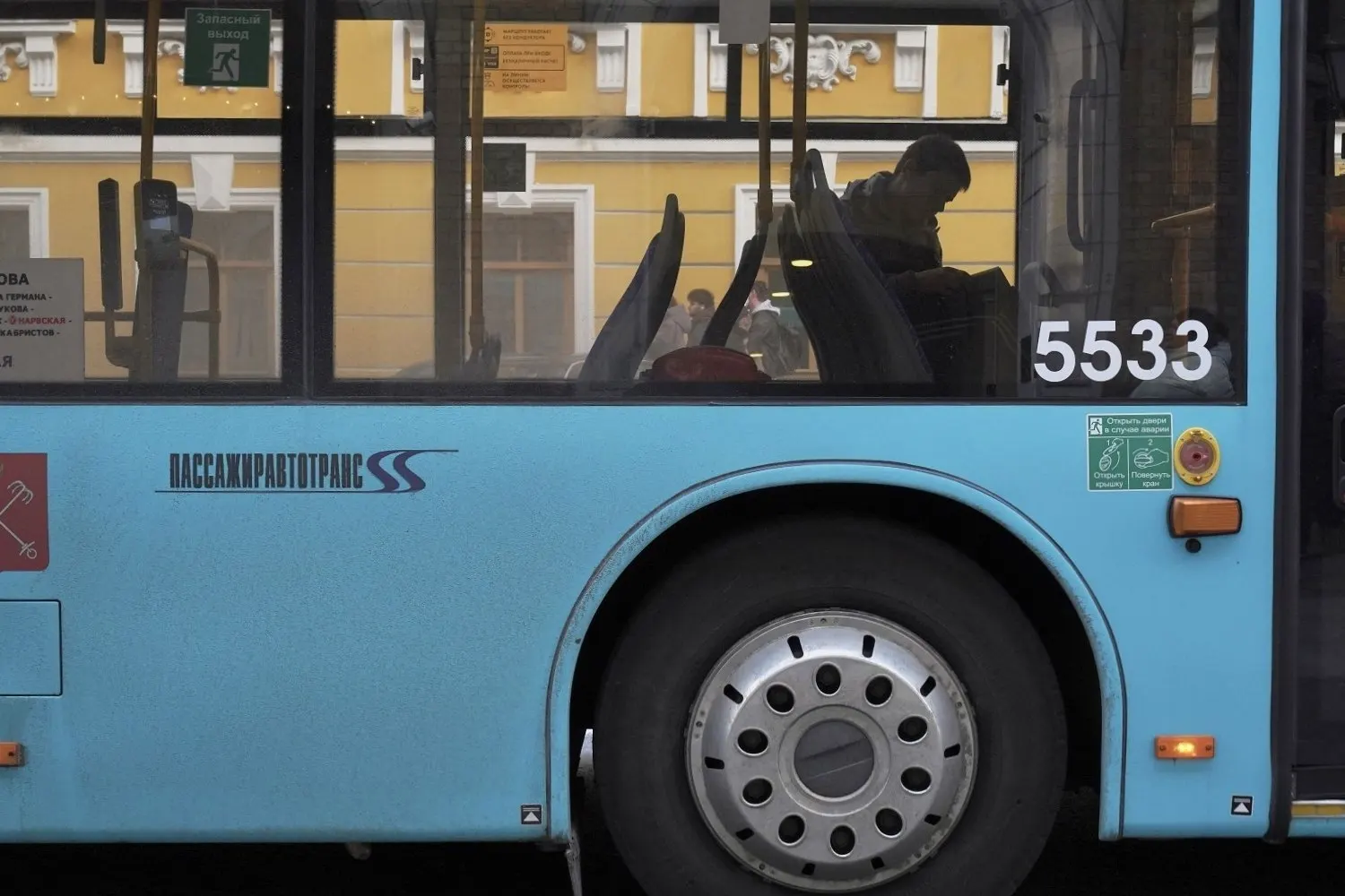 Короткий обзор: новости из Петербурга, пожар в Выборге, жёсткая посадка вертолёта в Коми, решения регулятора в игровой индустрии и новая скульптура Бэнкси в Лондоне.