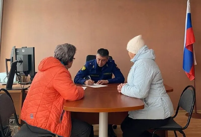 Паволин, работавший в Мурманске с 2021 года, по предложению президента переведён на аналогичную должность в Иркутской области. В Иркутске ожидают, что он займётся наведением порядка в сфере ЖКХ.