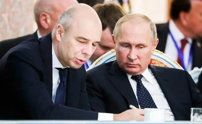 Депутат Госдумы заявил, что глава Минфина признал: предложенный бюджет не удастся исполнить. Дефицит достиг 5,9 трлн рублей; возможны сокращения расходов и перераспределение средств в пользу приоритетных направлений.