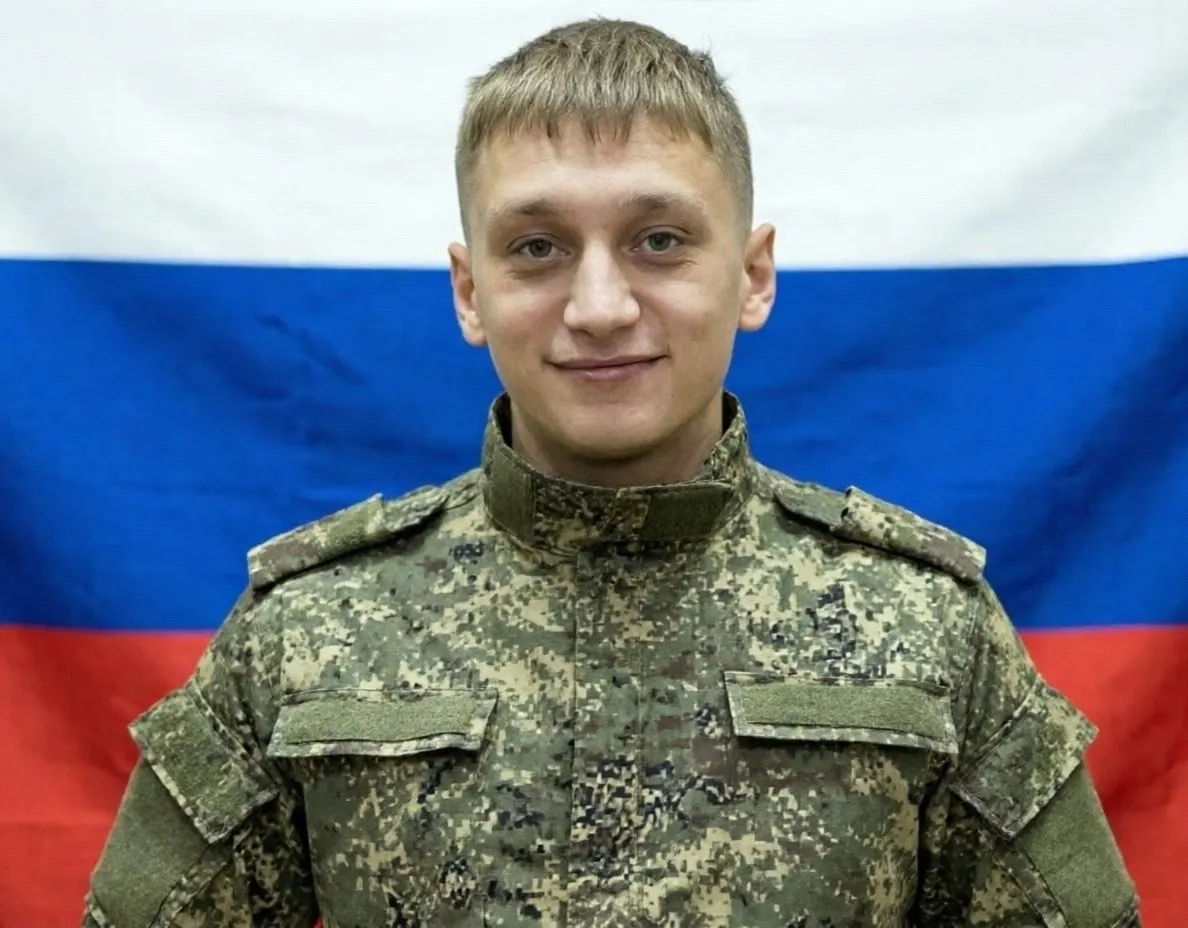23‑летний студент техникума из Бурятии подписал контракт в январе, прошёл обучение на оператора БПЛА и погиб под Луганском через три месяца службы. Родственники говорят о массовой вербовке студентов.