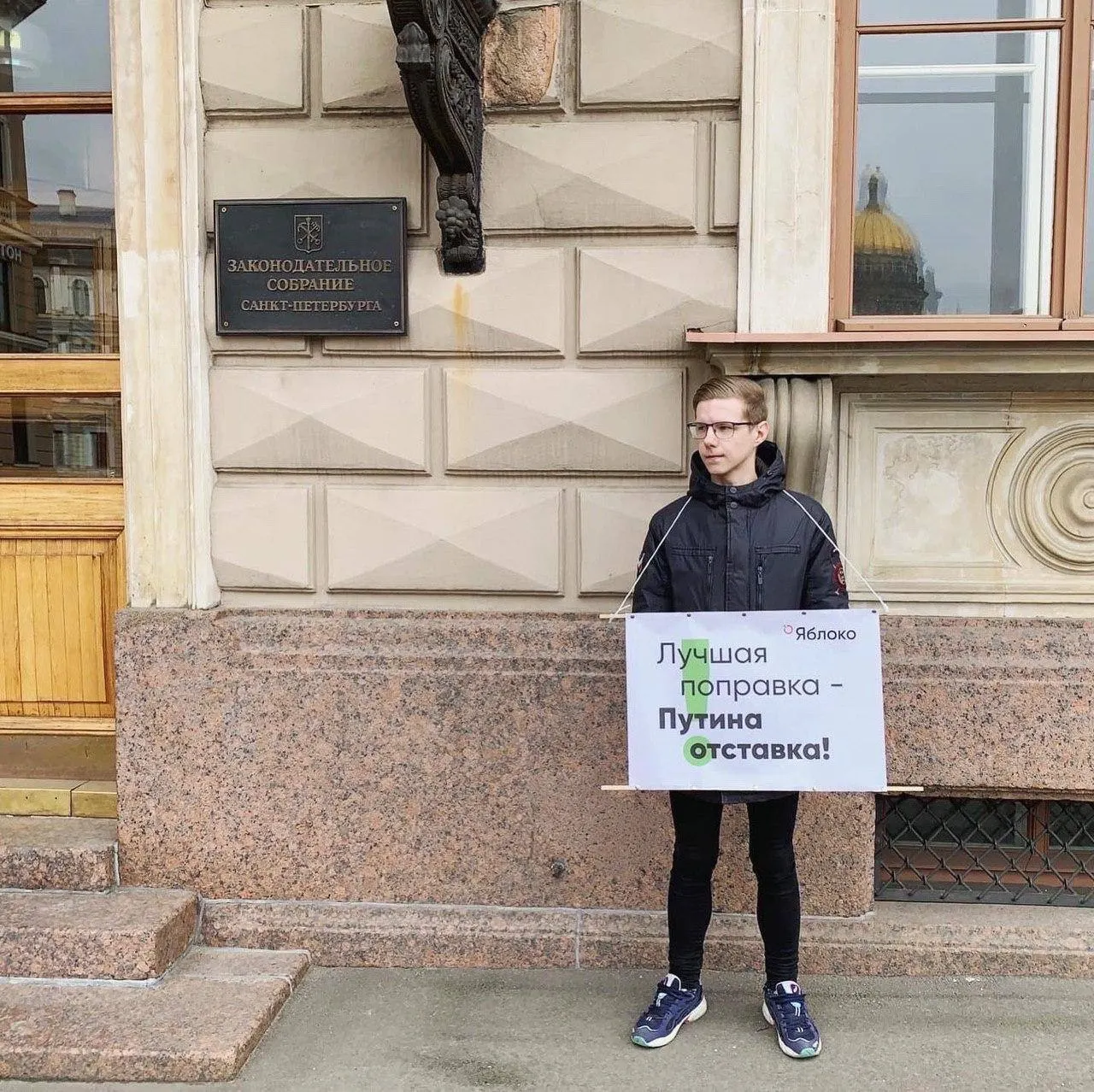 Вадим Ваганов сообщил, что объявлен в федеральный розыск; ранее на него наложены несколько административных штрафов, а Минюст внёс его в реестр «иностранных агентов».