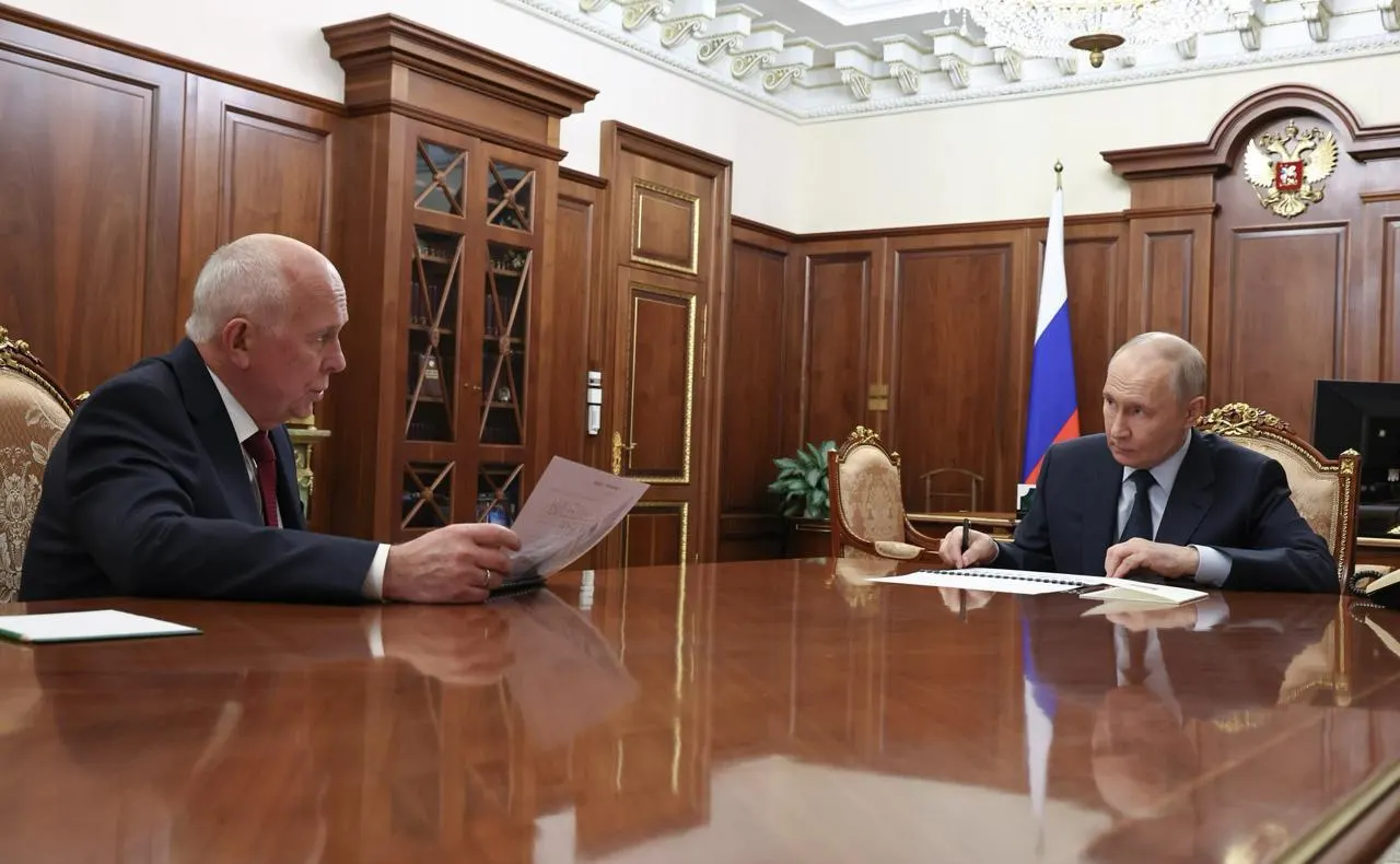 Глава Ростеха доложил президенту о задержках в производстве МС‑21 и Суперджет‑100: серийный запуск ожидается не раньше следующего года.