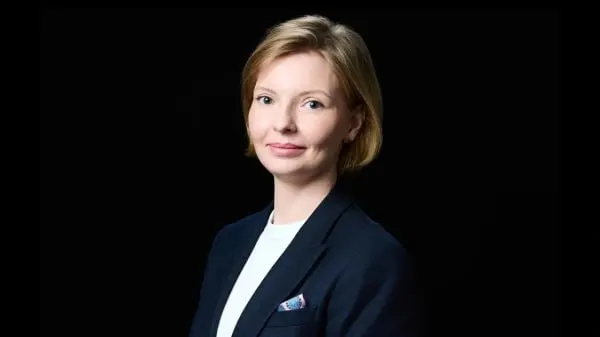 С 1 сентября владельцы доменов в зонах .ru, .рф и .su обязаны пройти идентификацию через портал «Госуслуги». Регистраторы уже переводят юридических лиц на авторизацию через ЕСИА, а крупным владельцам предлагают корпоративные сервисы для подготовки к изменениям.