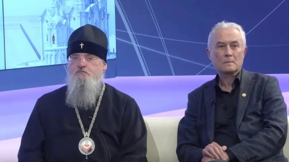 Митрополит и автор проекта утверждают, что строительство собора на Стрелке не отменено: документацию отправили на доработку из‑за замечаний, работы продолжаются.
