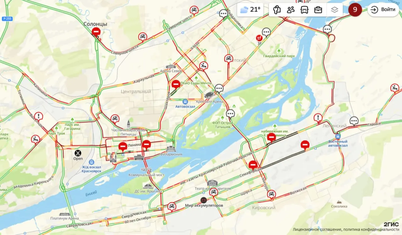На дорогах города серьёзные заторы — уровень пробок оценивают в 9 баллов.