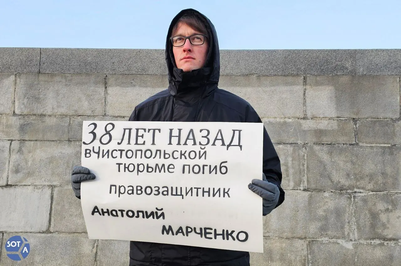 Краткий обзор: в колонии погиб кубанский художник, в Екатеринбурге задержали исследователя репрессий, апелляция ужесточила приговор военнопленному, Россия объявила одностороннее перемирие на 8–10 мая.
