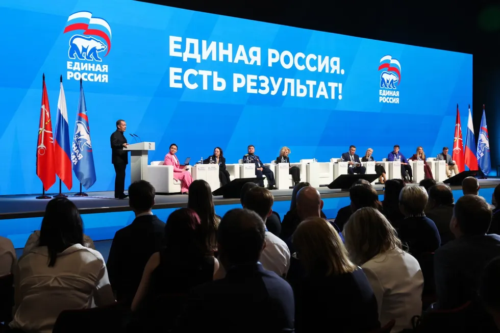 Политический блок администрации дал указание по возможности не употреблять слово «запрет» в заголовках и материалах, предлагать более нейтральные формулировки и подчёркивать «позитивные» инициативы партии власти.