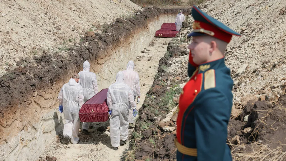 Анализ поимённых списков, реестра наследственных дел и судебной статистики даёт минимальную документальную оценку — 352 тыс. погибших российских военнослужащих с начала полномасштабного вторжения до конца 2025 года.
