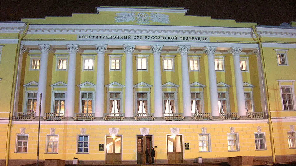 В докладе к юбилею Конституционного суда его председатель заявил, что коррупция — «конституционный деликт», вследствие чего к антикоррупционным искам прокуратуры не следует применять обычные сроки давности. Это решение связано с серией деприватизаций и изъятием крупных активов.