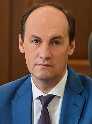 По данным источников, гендиректор «Красмаша» задержан по подозрению во взятке. Предварительная сумма — около 3 млн рублей. Ранее он подавал заявку на участие в праймериз «Единой России».
