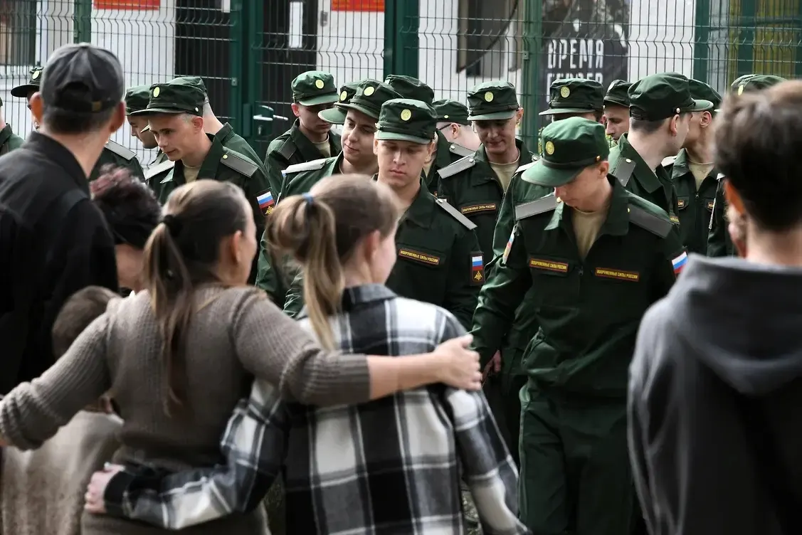 Женщины утверждают, что поправки к закону лишили их права на выплаты, если у пары не было общего несовершеннолетнего ребёнка. Первый иск уже поступил в Верховный суд РФ.