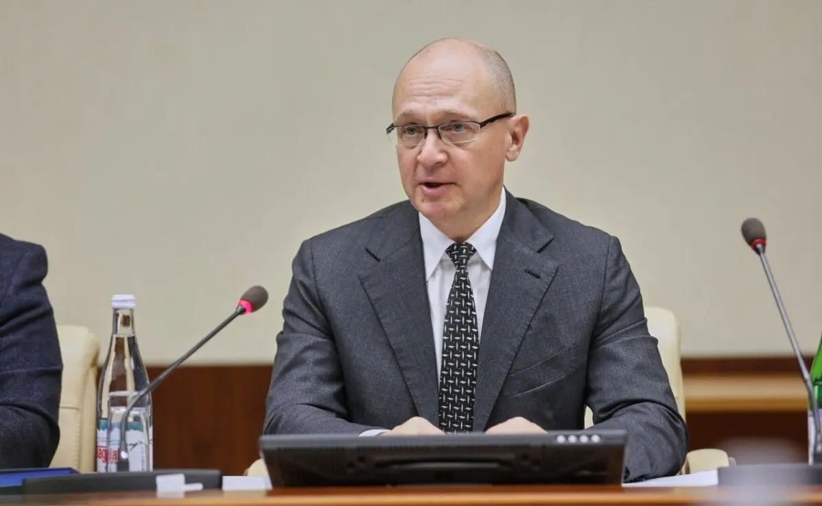 Внутренний раскол внутри власти усиливается: одна группа ставит на политические технологии и смягчение управления обществом, другая — на жёсткий контроль и силовые методы. Резонансные дела и публичные выступления показывают глубину конфликта.