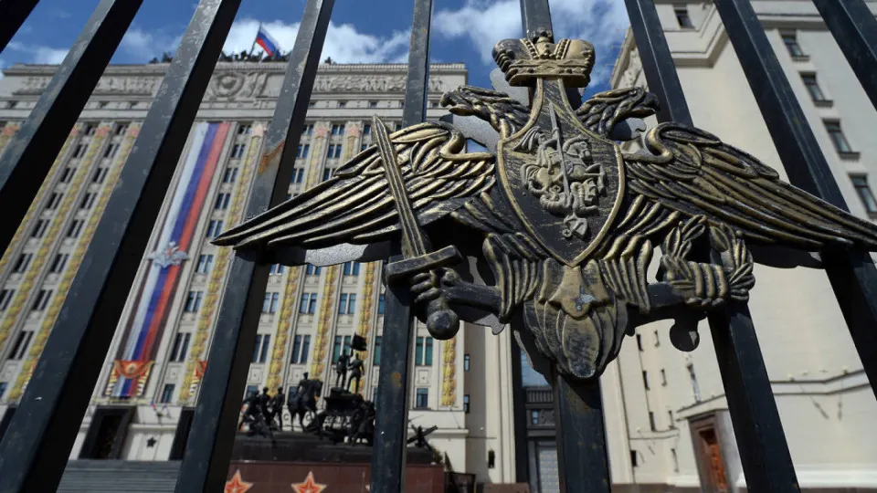 Военное ведомство предлагает напрямую передавать ему акции, землю, технику и производственные мощности национализированных компаний строительного профиля, чтобы оперативно использовать их для выполнения гособоронзаказа.