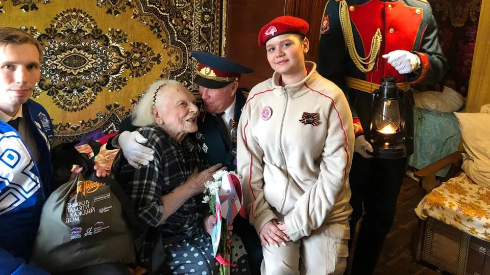 В ряде регионов ветеранам вручат наборы и хозяйственные товары стоимостью около 1,7–2 тыс. рублей; раздачи проходят при участии партии власти на фоне многомиллиардных расходов на войну, о чём свидетельствуют данные Минфина.