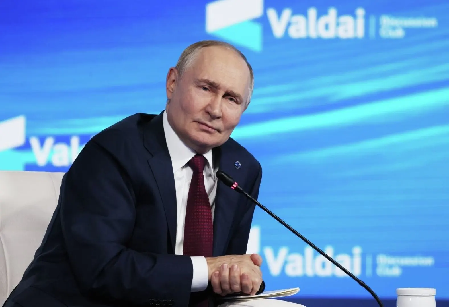 Международный уголовный суд разъяснил, что приглашение на переговоры не освобождает от исполнения ордера на арест — исключение возможно только при участии ООН и специальной процедуре.