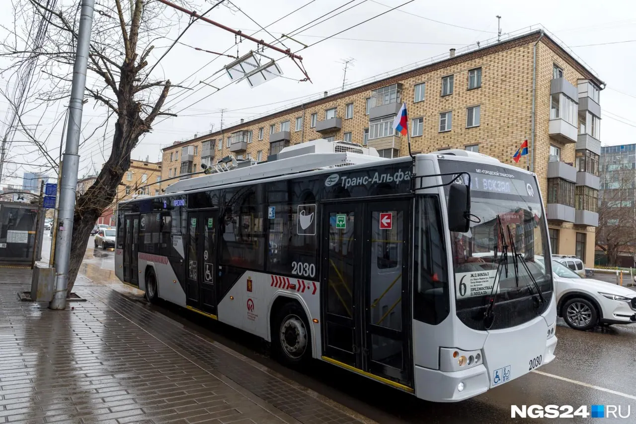 В модели 5298-0000010 выявлены нарушения безопасности и несоответствия в документации. Производителю запрещено продавать новые машины и поручено разработать отзывную программу. Городские троллейбусы купили в 2021 году.