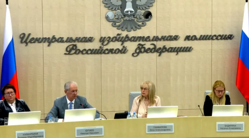 На заседании Центральной избирательной комиссии одобрили расширение дистанционного электронного голосования в ряде регионов, а также ввели особые меры для голосования в условиях военных действий и на присоединённых территориях. Комиссия также заявила о приглашении наблюдателей из четырёх африканских стран.