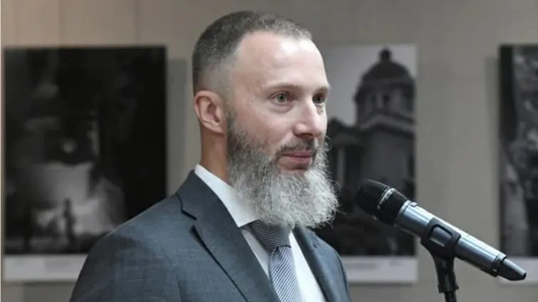 Александр Усс заявил, что не будет участвовать в праймериз и выборах. Первым заместителем губернатора Сергеем Пономаренко называют главным претендентом на место в Совете Федерации.