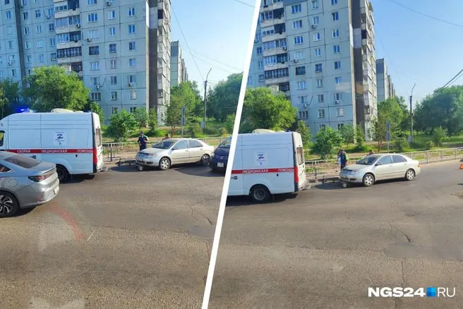 Молодой человек пытался перейти дорогу в неположенном месте на самокате — столкновение с Toyota произошло на перекрёстке Лесопарковая и Забобонова, серьёзных травм нет.