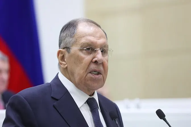 Глава МИД РФ заявил, что Еревану придётся выбирать между ЕАЭС и ЕС, и решение по членству должно приниматься быстро — от этого зависят тарифы и фитосанитарные правила.