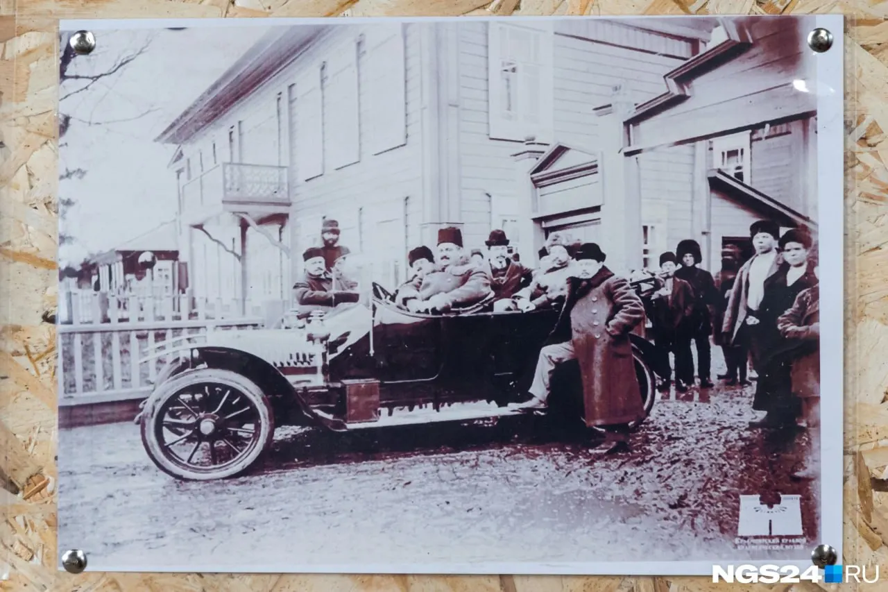 Архивные документы свидетельствуют: 28 августа 1909 года крестьянин Степан Зубов получил разрешение на пассажирские перевозки — в октябре по Воскресенской улице началось регулярное движение.
