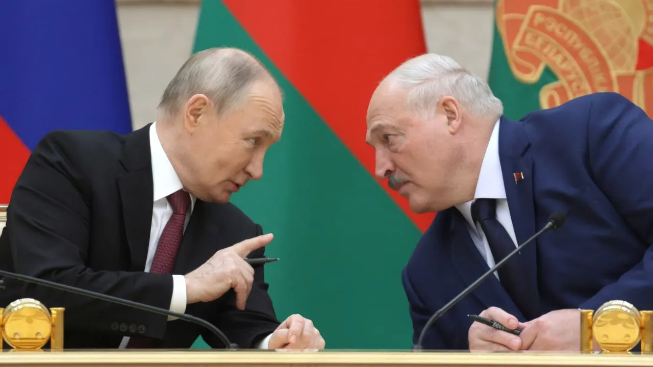 26 июня лидеры России и Белоруссии встретились в резиденции на Валдае без публичных заявлений. Обсуждались вопросы региональной безопасности, торгово-экономическое взаимодействие и ситуация у белорусско-украинской границы.