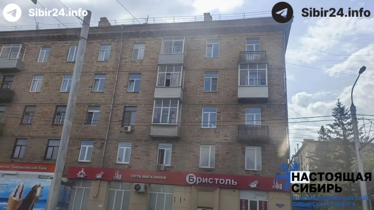 Жильцам дома №53 в Красноярске направили уведомления о просадке и трещинах — власти объявили об угрозе возможной ЧС и пообещали провести обследование; сроки и место временного размещения не уточняются.