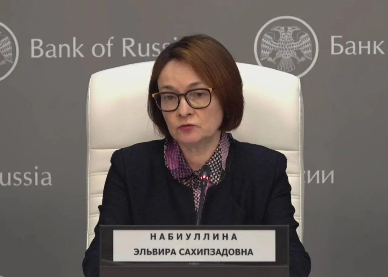 Глава Центробанка вернулась к работе после простуды: на пресс‑конференции она подтвердила потерю голоса и поблагодарила тех, кто переживал о её здоровье.