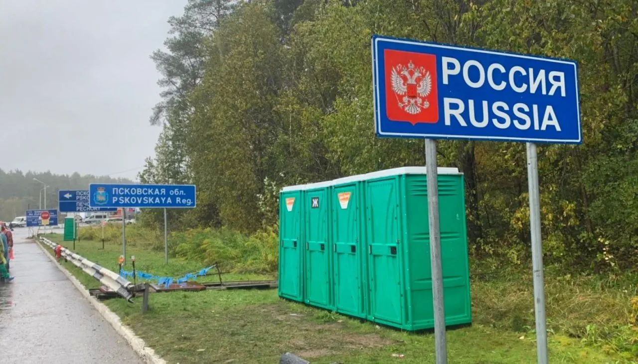 В 21-м пакете санкций ЕС предусмотрен полный визовый запрет для тех, кто служил в российских вооружённых силах или прокси‑группах с начала полномасштабного вторжения. Остаются вопросы о критериях отбора, применении к срочникам и дезертирам и о способах формирования списков невъездных.