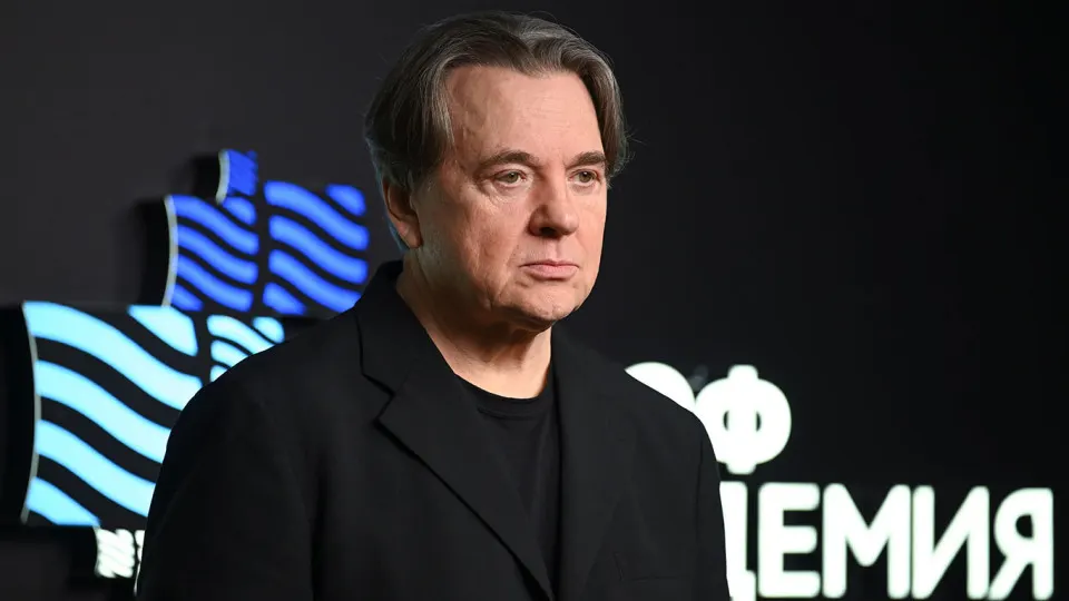 Гендиректор телеканала заявил о поддержке идеи устанавливать квоты на зарубежные фильмы и вводить «входные взносы» для финансирования отечественного кинематографа. Инициативы поддерживал режиссёр Никита Михалков; обсуждение усилилось на фоне теневых показов голливудских релизов и низкой окупаемости государственных фильмов.