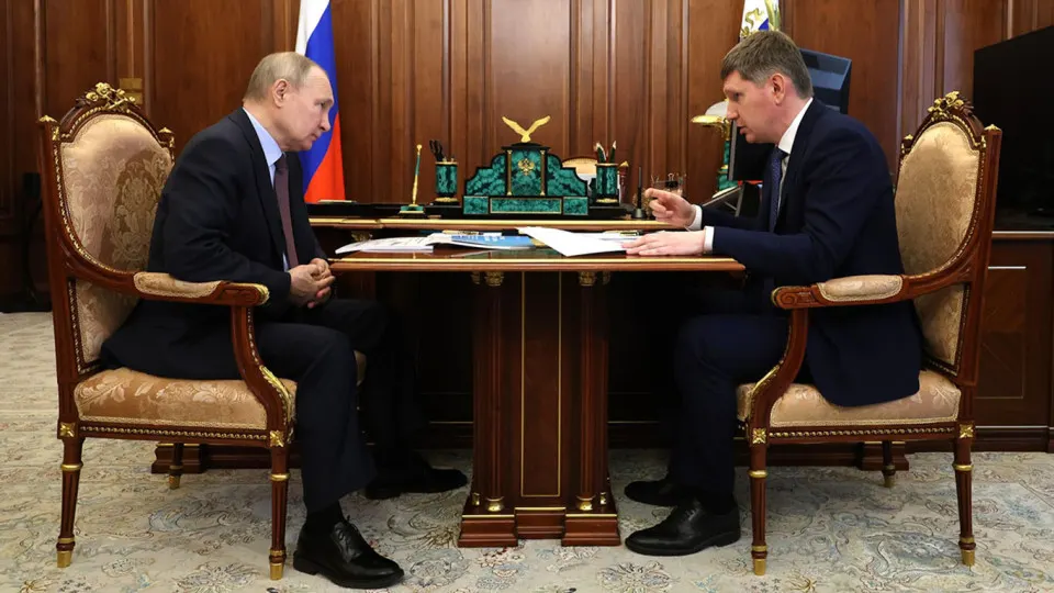 Президент поручил обеспечить рост инвестиций, однако дефицит капитала, высокие ставки, слабая готовность бизнеса и другие факторы делают задачу сложной — власти пока не готовы назвать сроки восстановления притока инвестиций.