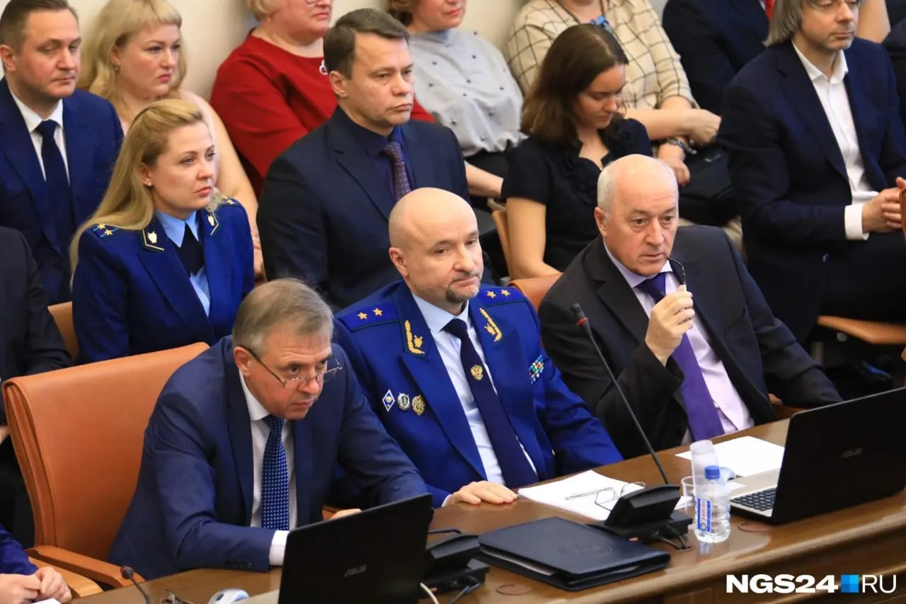 Распоряжение об увольнении подписано 1 июня: Павел Солодков покинул должность по собственному желанию. В правительстве он курировал взаимодействие с силовыми структурами, призыв и мобилизацию.