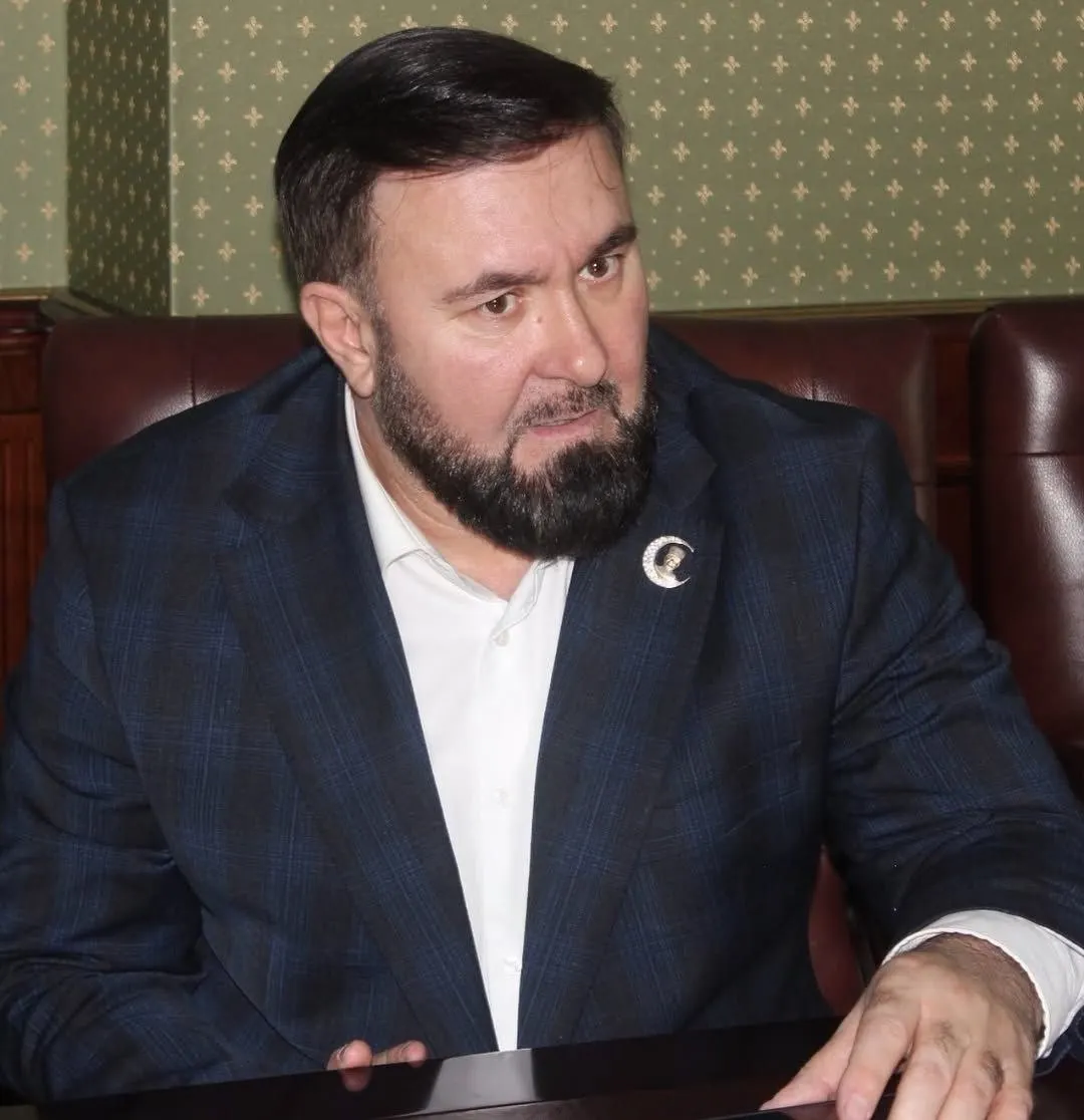 В указе от 26 июня омбудсмен Чечни Мансур Солтаев отмечен грамотой за укрепление законности и защиту прав граждан. Ранее его обвиняли в дискредитации правозащитников и в скандалах, связанных с исчезновением молодой женщины.