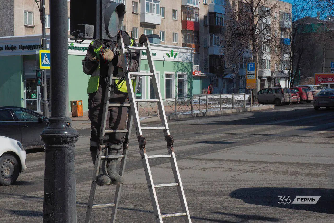 Краткая сводка: в Перми вынесли приговор боксёру, депутаты отклонили повышение компенсаций ЖКХ для пенсионеров, по Москве нанесена масштабная атака дронов, в Александровском округе объявили вознаграждения за призыв добровольцев, а в Перми выявили поддельную отчётность чиновников.