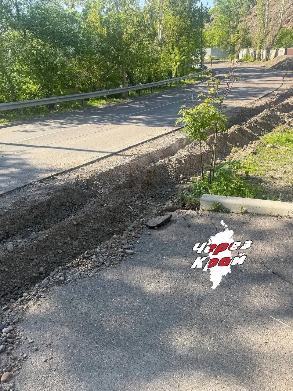На&nbsp;Базайской перекопали все&nbsp;въезды&nbsp;— жители остались без&nbsp;проезда к&nbsp;домам
